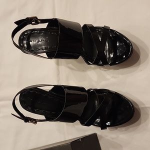 Tahari black patent Mindy platform heels size 8